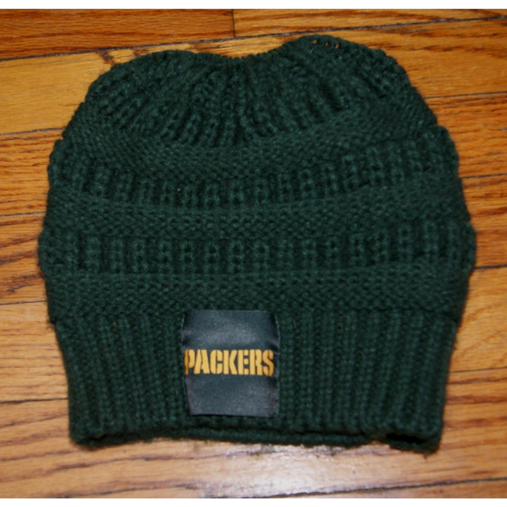 Green Bay Packers Womens Green Winter Knit Crocheted Ski Cap Hat Pony Tail Hole